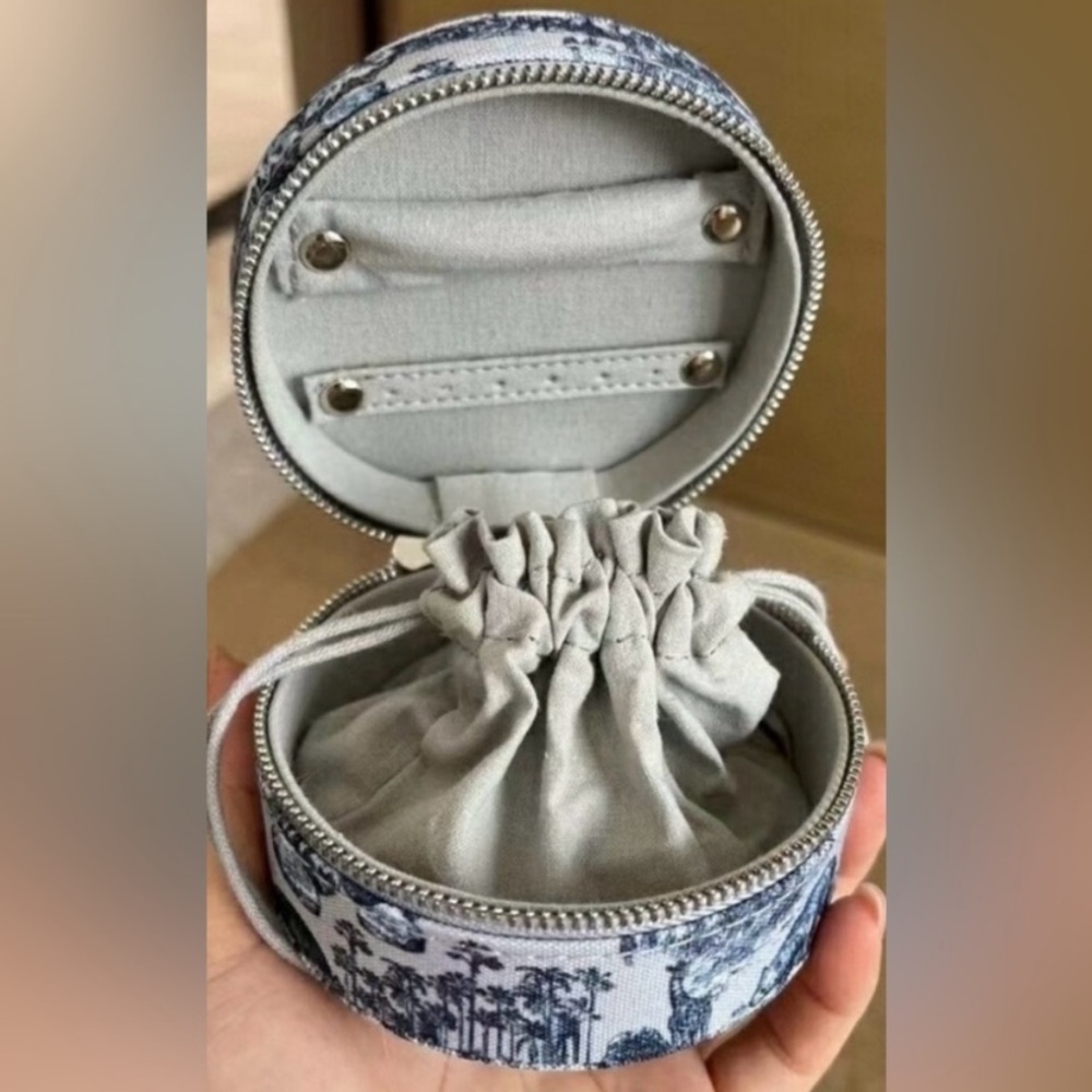 Dior Around The World Blue and White Travel Bag/case Brand new!! - Picture 3 of 11